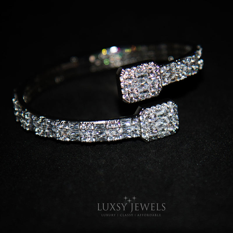 Luxsy Clover Bangle - 18k White Gold - Luxsy Jewels