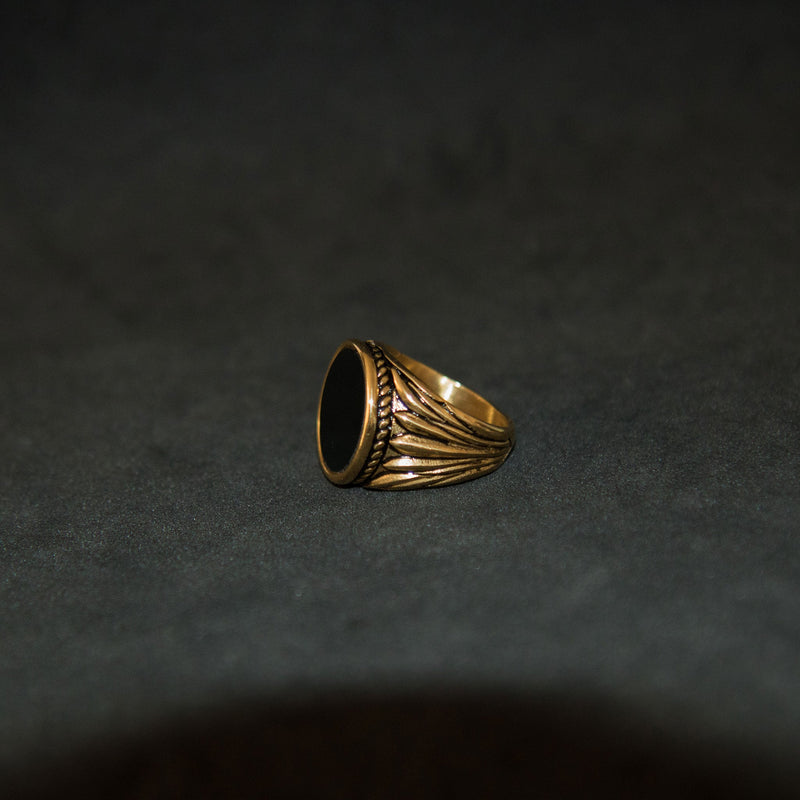 Round Onyx Signet Ring - Gold - Luxsy Jewels