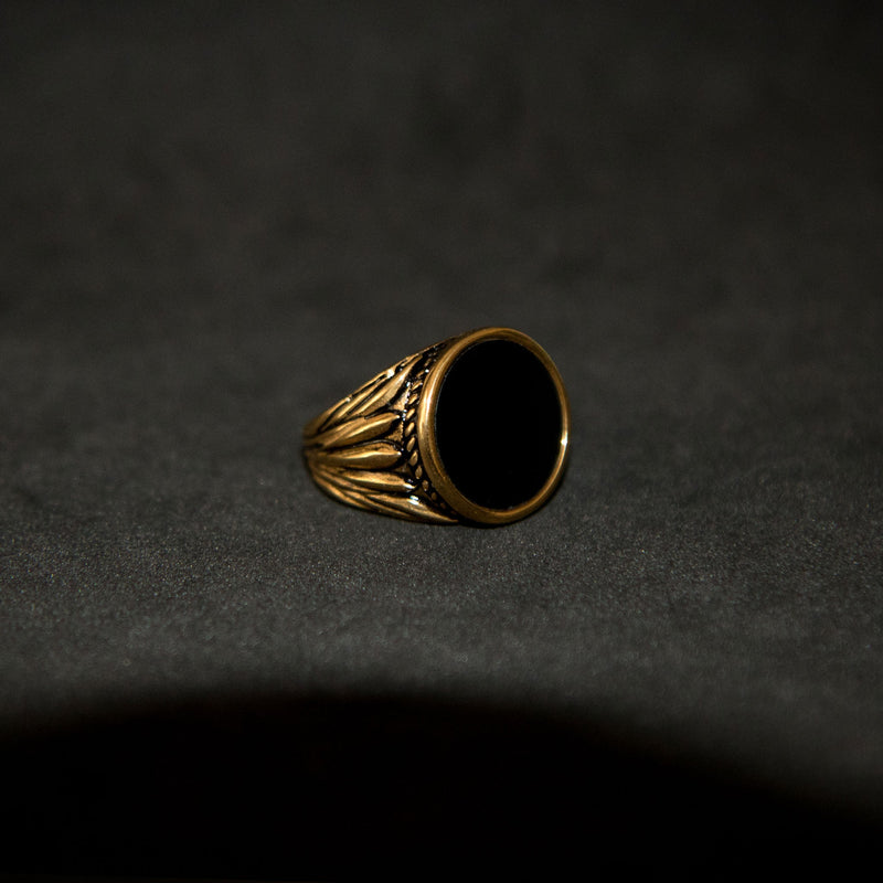 Round Onyx Signet Ring - Gold - Luxsy Jewels